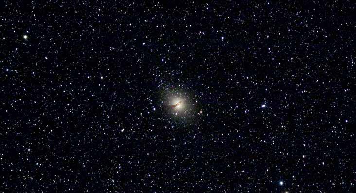 GC 4945 o Caldwell 83 es una galaxia de un tamaño similar al de la Vía Láctea.