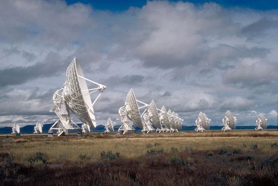 Radioastronomía en la Era de ALMA http://www.revista.unam.mx/vol.12/num5/art49/index.html Figura 2. El interferómetro de radio VLA, en las planicies de San Agustín, New Mexico, EUA.