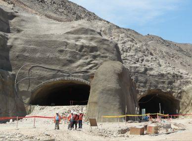 Construcción y mejoramiento de vías Reconstrucción del Túnel Santa Rosa y San Martín de Porres