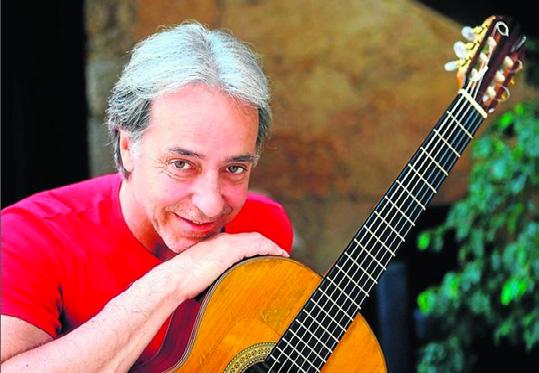 BIOGRAFIA EGOZCUE Con una larga trayectoria con diversas formaciones, se trata de uno de los compositores y guitarristas argentinos más reconocidos en el extranjero.