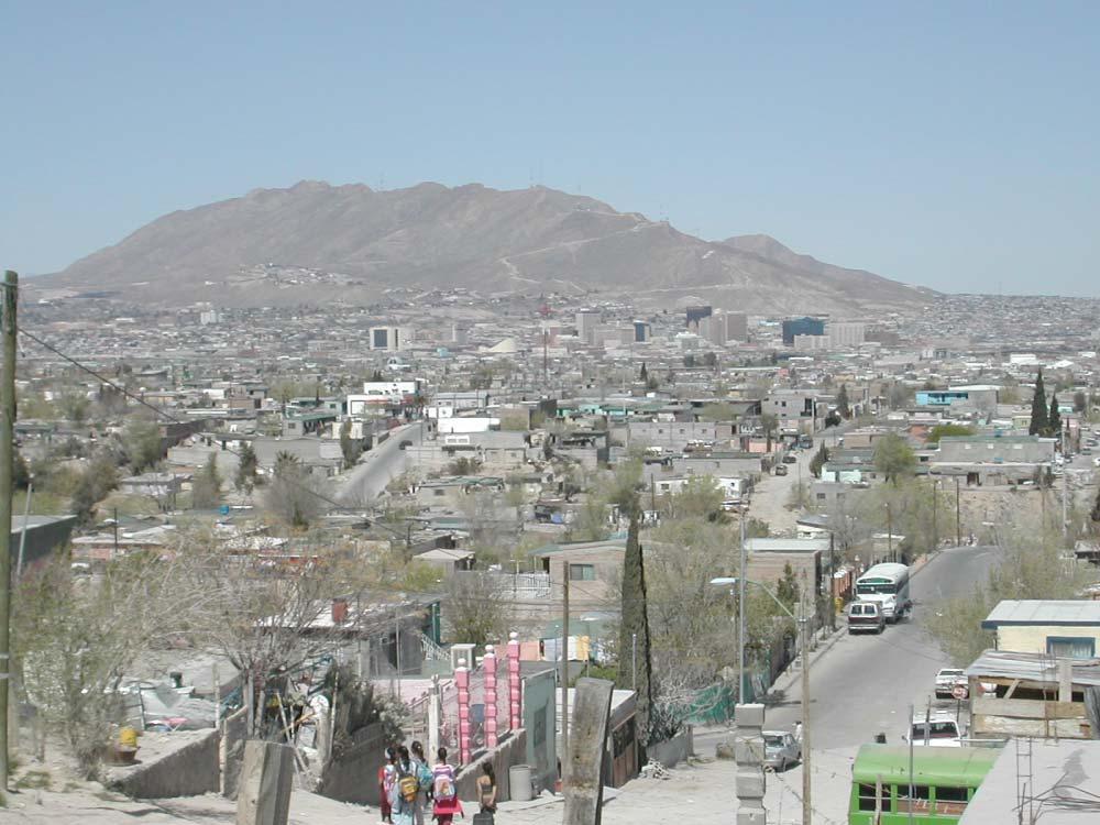 Condiciones urbanas de la región Drenaje pluvial existe en El Paso y sólo en algunas partes de Juárez Flota vehicular vieja típica de las zonas fronterizas La actividad económica