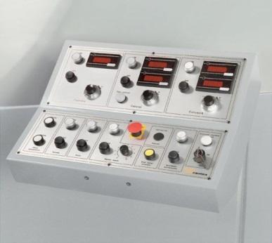 tipo AS o doble tipo AD 2 equipos eléctricos: uno analógico con visores, cuadro de mandos estándar y termo reguladores para el control de la temperatura; el otro equipado de PLC y