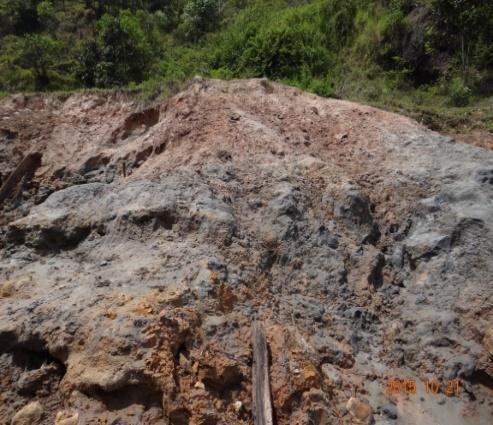 9 10 11 Los relaves son residuos mineros de carácter metálico aurífero, se ubica en las riberas del rio Pilaló en una pendiente de 60 a unos 100 m de la vía principal.