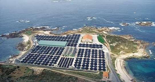(IGE, 2013)... las instalaciones acuícolas en la comunidad gallega Galicia tiene fondeadas en sus rías 3.515 bateas, lo que supone el 96% del total de las instaladas en España.