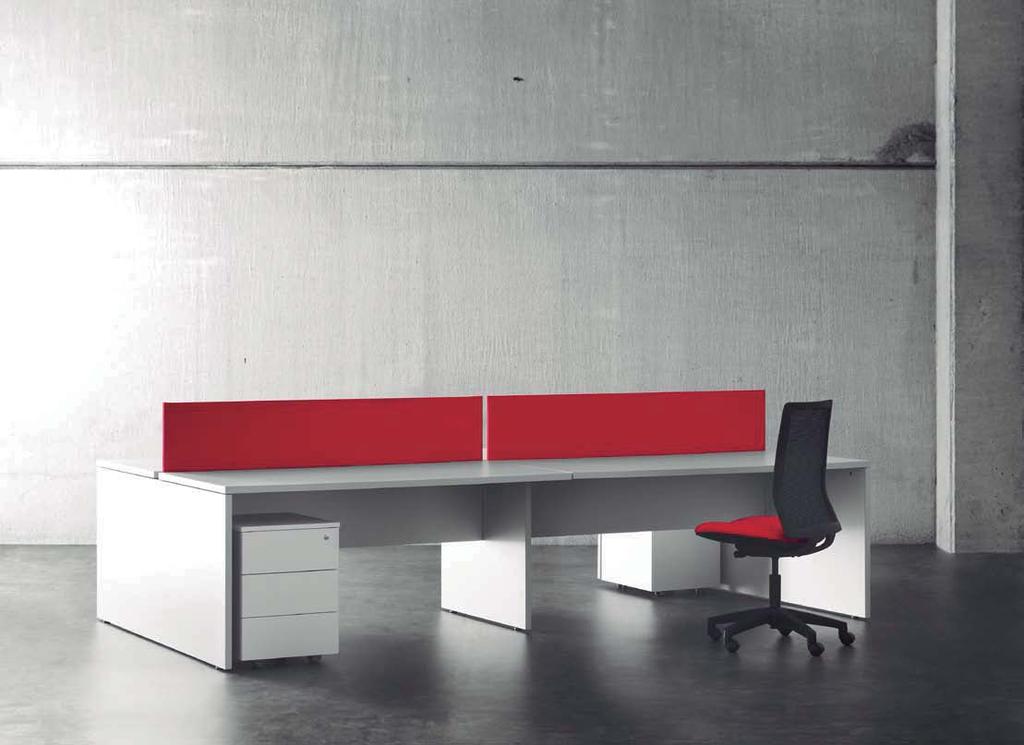 The structural modesty panel is an essential piece of the series. The panel, when used for benches, can work as a panel or as a panel-technical screen upholstered or non upholstered- at the same time.