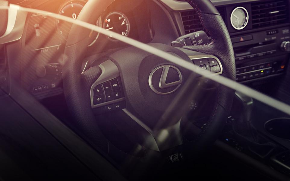 Para una vida siempre en movimiento, la Lexus cuenta con el Vehicle Dynamics Integrated Management (VIDM), una tecnología inteligente que puede
