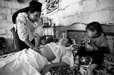 - La Razón de Mortalidad Materna (RMM) es el número de defunciones maternas por cada 100 mil nacidos vivos. - La razón de mortalidad materna calculada a Nivel nacional es de 32.
