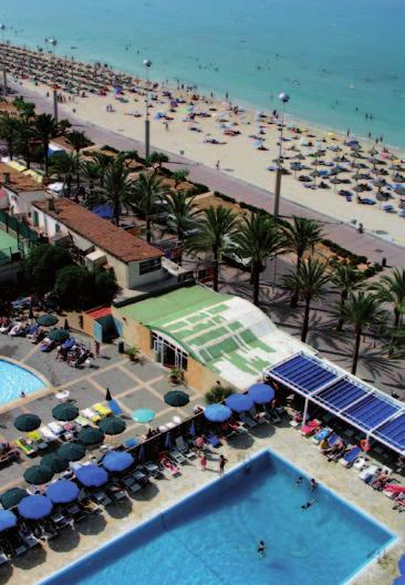 E C O N O M Í A D E L A C I U D A D rante su estancia. En la Playa de Palma, zona turística vacacional a 4km de la ciudad, se está desarrollando un proyecto de revalorización de la zona.