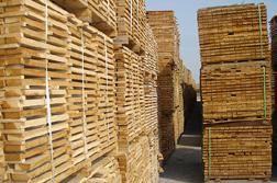 Su amplia gama de fabricados abarca un extenso abanico de especies de maderas distintas, algunas de ellas con varias calidades y diversas distribuciones en el módulo.