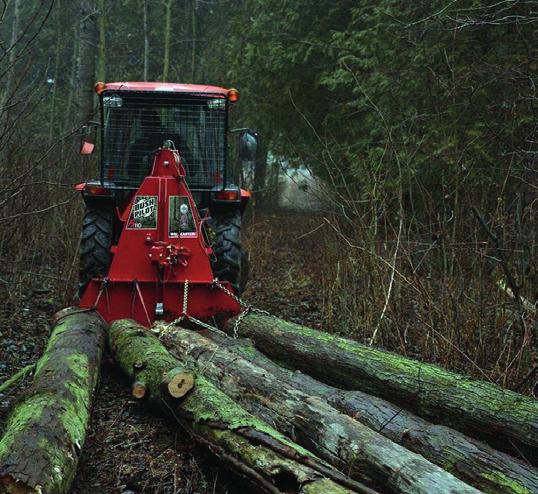 1 Busca en internet ejemplos de tractores forestales con sistemas FOPS y ROPS y prepara una presentación en PowerPoint para detallar los distintos sistemas. 2.2. Tipos de tractores forestales 2.2.1. Tractores forestales de arrastre (skidders) Se emplean para trabajos forestales de saca de madera una vez se ha producido la tala.
