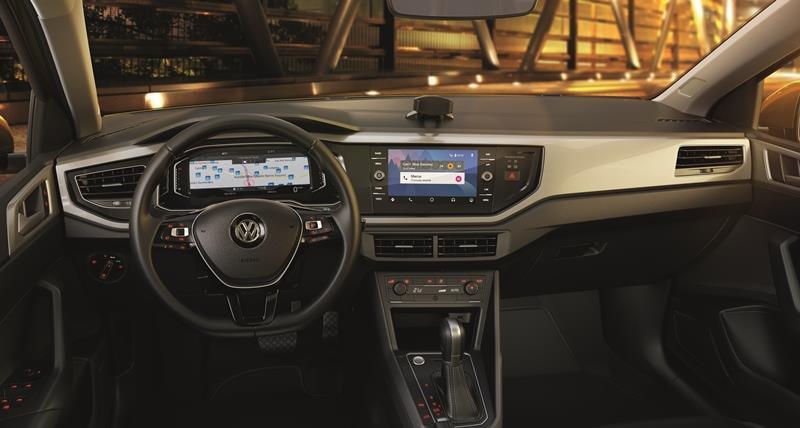Diseño interior En el interior, nos encontramos con un nuevo diseño de panel e interiores para los modelos compactos de Volkswagen que está surgiendo con el nuevo Polo.