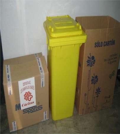 Recipientes de reciclado en el interior de instalaciones