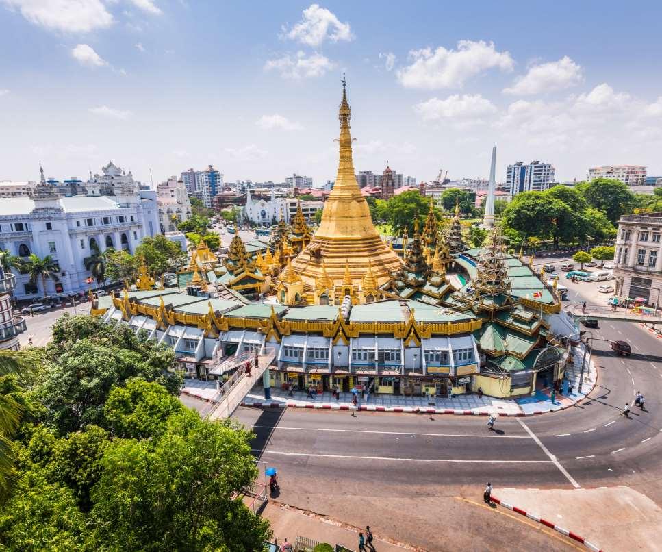 Yangon - Esta antigua capital, con sus ruinas y antiguas edificaciones coloniales