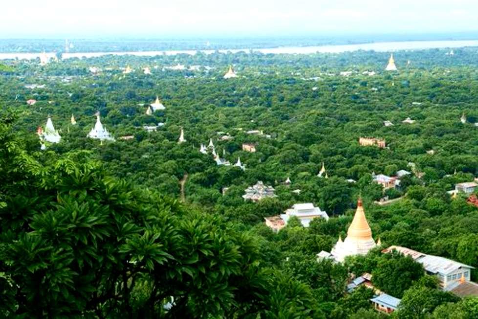 Sagaing - a 21 km al sudoeste, está la antigua capital del reino de