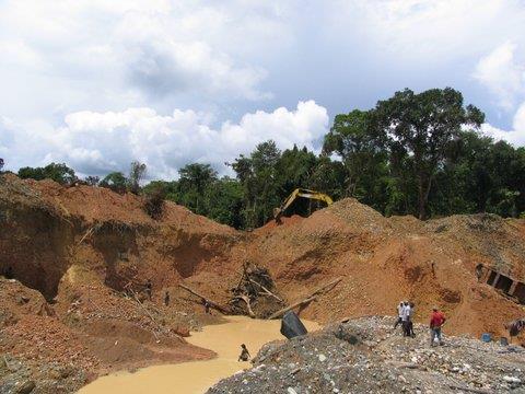 Mineria en Colombia Gran mineria: a cielo abierto carbón y niquel, de socavón oro Mediana mineria: algunas minas de carbón, cobre y oro (Mineros S.A.