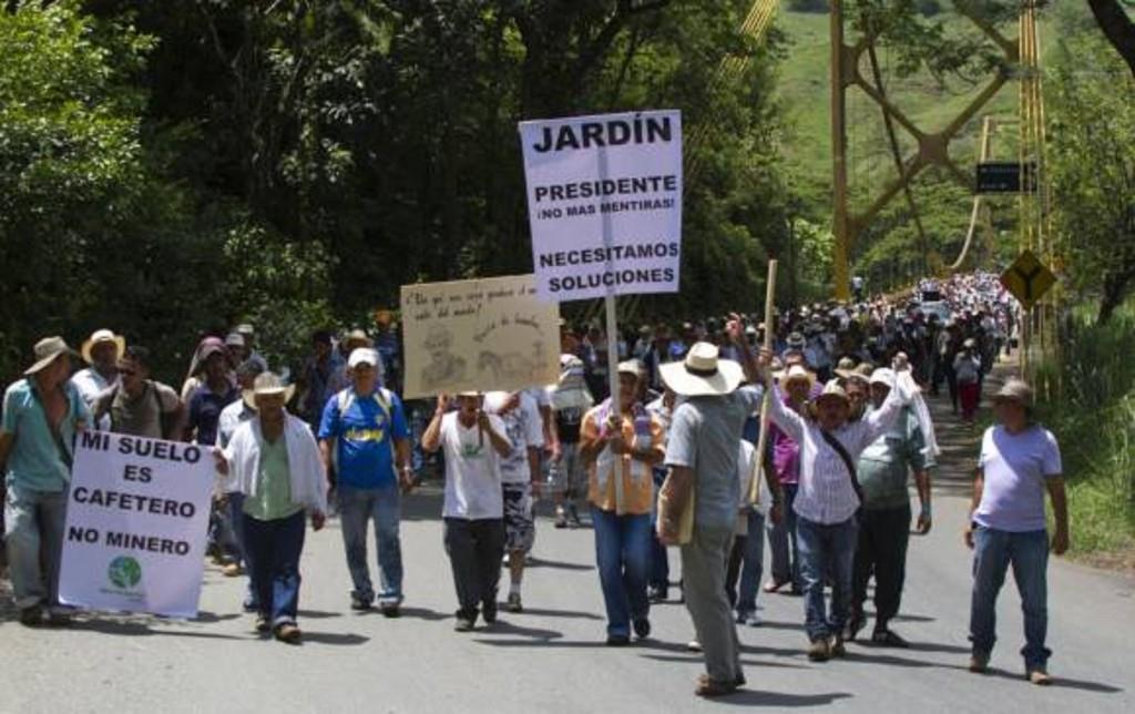 Paz y mineria I Paz neoliberal o económica, Santos y la élite no quieren una paz real con cambios estructurales Proceso de FARC no contemplo el modelo de desarrollo, ELN busca más reformas