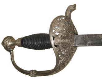 Espadas de ceñir, modelo 1865 de Oficial del Cuerpo de Administración Militar (Izda) y modelo 1867 de Oficial del Arma de Infantería (Dcha) De concepción más actualizada, es la espada