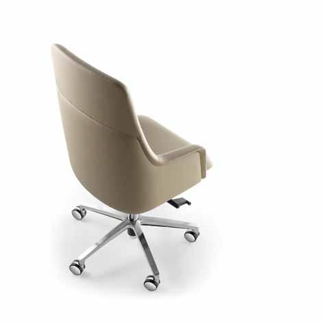 La calidez y calidad de la carcasa trasera del sillón direccional ha sido diseñada con tres posibilidades de acabados madera, aluminio y tapizada que aportan elegancia y modernidad, colocando a Cuore