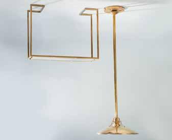 Salida: 160 484 Lámpara de mesa de latón perforado, francesa, años 50.