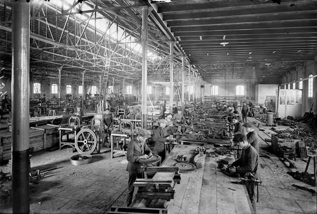 1ª Revolución Industrial: Mecanización Segunda mitad del siglo 19, máquina a vapor Mecanización Aumento de