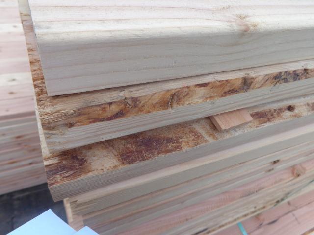 madera maciza, escuadrada, con caras paralelas entre sí y cantos perpendiculares a las mismas, en