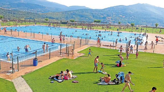 Para los entrenamientos de balonmano contaremos con las magnificas instalaciones del Ayuntamiento de Béjar donde el CP Bejarano de Balonmano realiza su actividad durante todo
