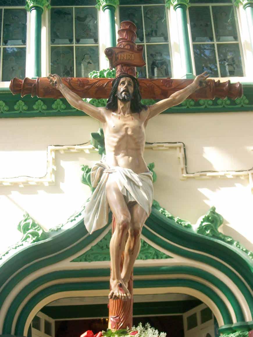 Procedente del Taller compostelano de José Rivas, este Cristo recorre las calles del casco antiguo de Ferrol. La Cofradía de La Merced porta con orgullo y devoción tan preciada imagen.