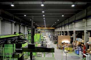 BAYLED is a range of industrial luminaires ideal to illuminate large industrial and/or commercial spaces, production centres, warehouses, sports installations or large interior spaces that require