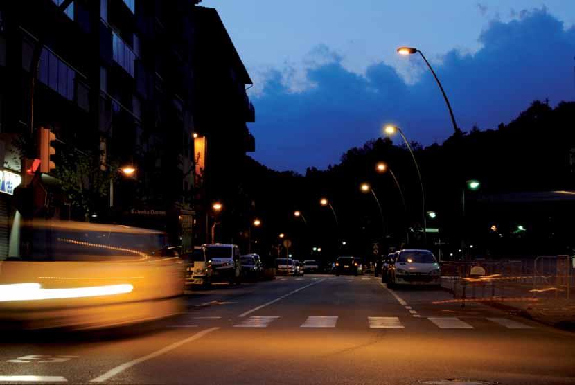 CONTROL DN El sistema CONTROL DN para luminarias urbanas y viales IGNIALIGHT permite reducir el nivel de luminosidad y el nivel de consumo eléctrico a la mitad en las horas de bajo flujo de vehículos