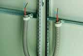 El soporte para tubo para cables ofrece posibilidades de fijación para bridas para cables convencionales, de esta forma pueden fijarse los cables en la entrada y salida del tubo.