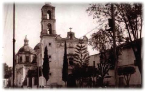 INTRODUCCIÓN "Los religiosos franciscanos descalzos de la provincia de San Diego de México establecieron en 1613 un convento en Querétaro bajo la advocación de San Antonio de Padua, dos años más