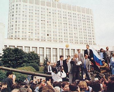 S., los duros del partido, entre ellos el vicepresidente Yanaev, el primer ministro Paulov, el ministro del Interior Pugo, el jefe del K.G.B.