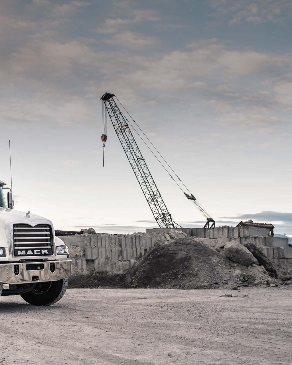 Los Mack Granite transportan cargas más pesadas y mantienen a América moviéndose hacia el futuro.