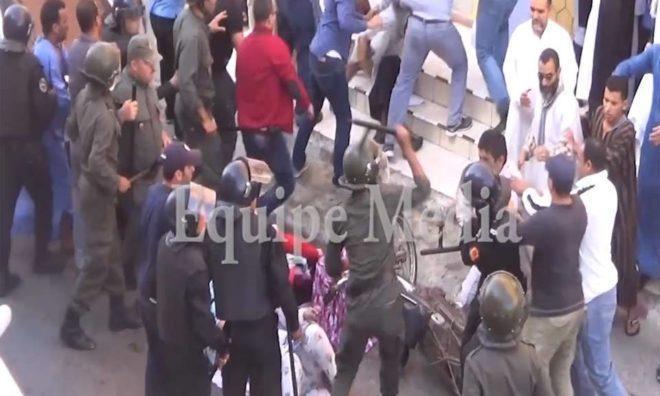 30.- La policía reprime violentamente a manifestantes saharauis durante una protesta pacífica en El Aaiún, para exigir sus derechos sociales y en contra