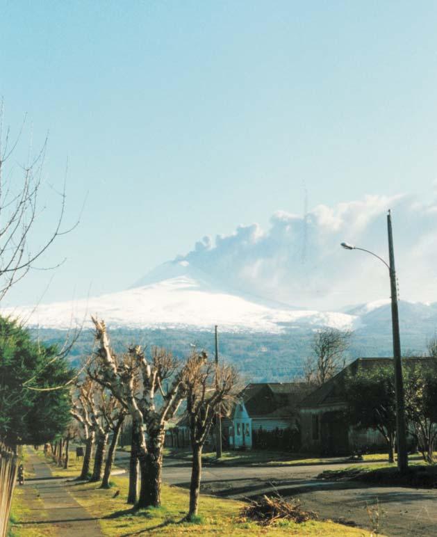 GUÍA EDUCATIVA DE VOLCANISMO El Volcán Llaima GOBIERNO DE CHILE INTENDENCIA REGION DE LA ARAUCANIA DPTO.