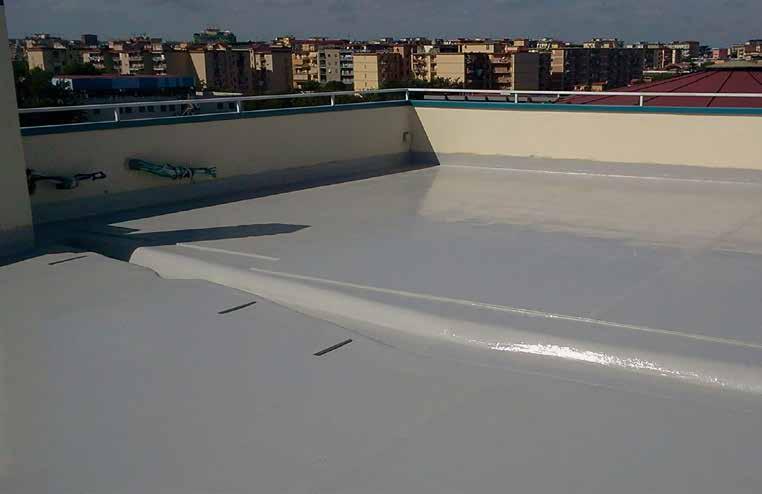 Por tratarse de la superficie superior que está expuesta a la intemperie, las cubiertas deben evitar que el agua de precipitación ingrese en la estructura