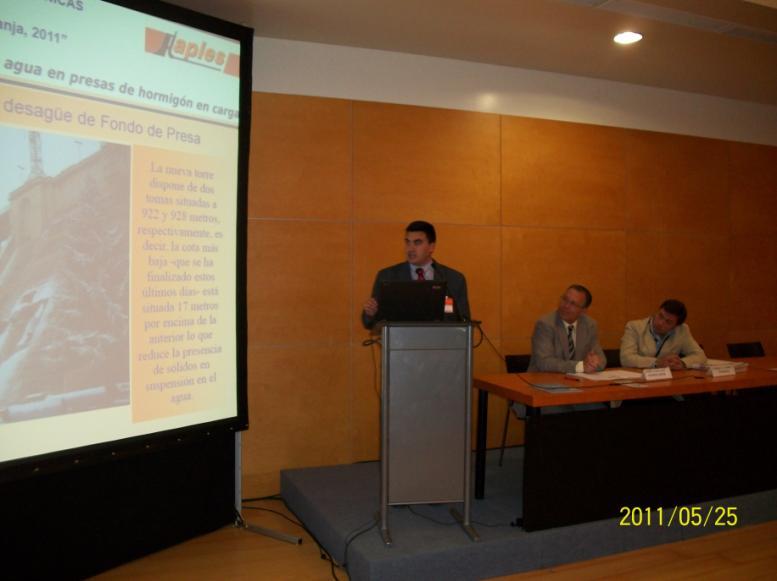 Enrique Gómez de VERMEER, presentó una ponencia sobre "Geotermia y Perforación Dirigida" explicando casos reales de la Perforación Dirigida y su aplicación a la Geotermia.