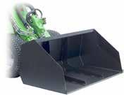 giro hidráulico, la pala de empuje de Avant es la herramienta ideal para trabajos donde los materiales se pueden retirar rapidamente.