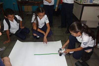 Junior N1 de la ciudad de Tegucigalpa- PROYECTO DE ROBOTICA EM- PLEANDO LEGO ROBOTS Uno de los proyectos mas ambiciosos iniciado por el WIE AG Honduras, ha sido el apoyo brindado a los