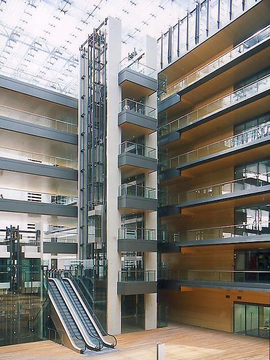 Sede Social de Endesa en Madrid 34.200 m 2 netos de oficinas en 5 niveles, 24.000 m 2 de semisótano y 2 plantas de aparcamiento subterráneo con más de 1.