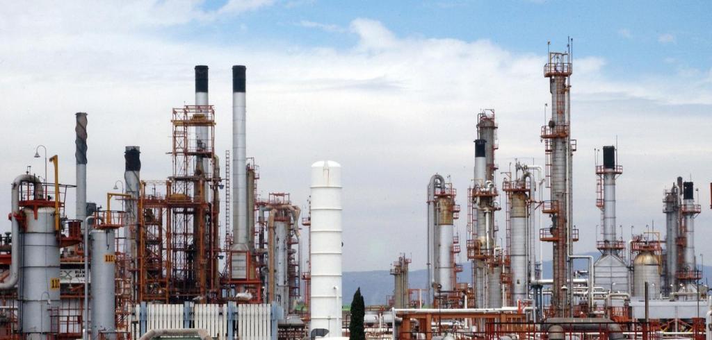 PROYECTO CERO EMISIONES En la mayoría de las refinerías y Petroquímicas de PEMEX se encuentran sitios que denominan lagunas de oxidación o tiraderos de residuos de crudo o hidrocarburos que dejan