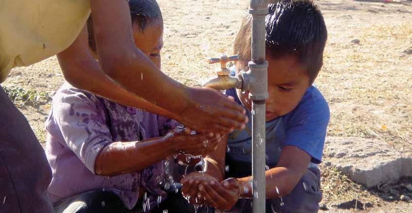Todas las localidades rurales con disponibilidad de agua potable Programas de apoyo subsidiario a los municipios para abastecer localidades rurales
