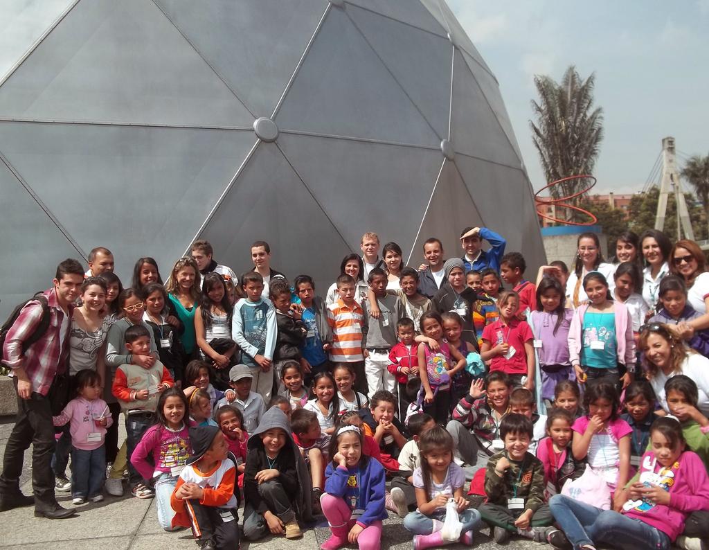 Fundación Sentires N 005 Abril 2012 Bogotá, Colombia.