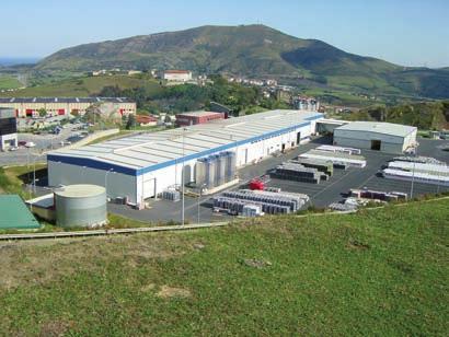 999 entra en funcionamiento la planta de Gallarta (Vizcaya). BAJO TEJA BT 50 190 200 235 En el año 2.