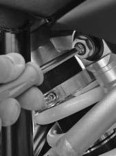 2 3 Amortiguación en los niveles de compresión del amortiguador En el amortiguador puede ser ajustado el grado de amortiguación en la compresión (Amortiguación en los niveles de compresión).