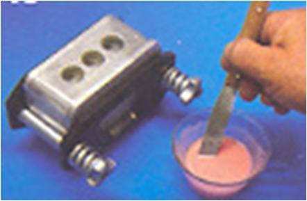 FICHA TÉCNICA RSINA ACRÍLICA TIPO POUR PRPARACIÓN D LA MZCLA Se prepara la mezcla en un recipiente adecuado (recipiente de vidrio o de porcelana).