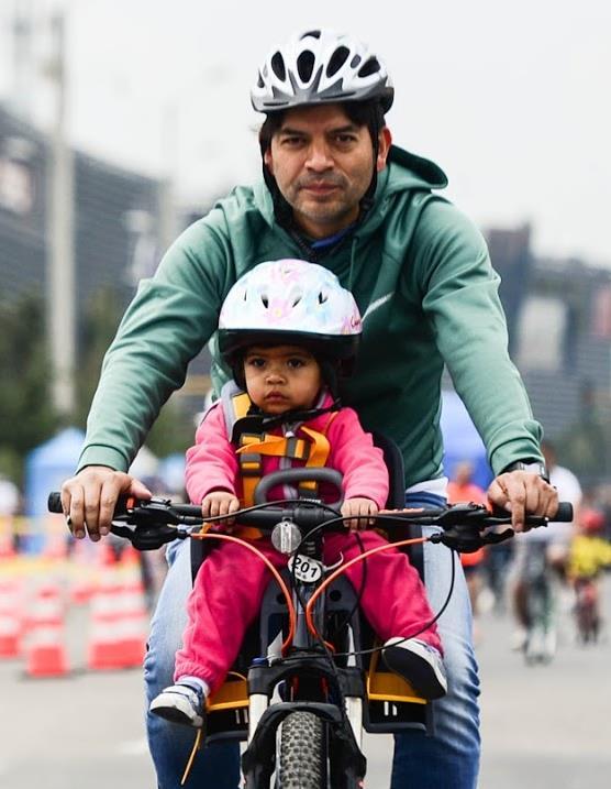 87 % de padres en Bogotá reportan que sus hijos participan en la ciclovía al