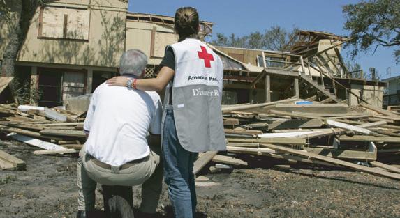 Cruz Roja Americana, que le proporciona albergue, alimentos, asesoría y otros tipos de ayuda a aquellos que se encuentran necesitados.