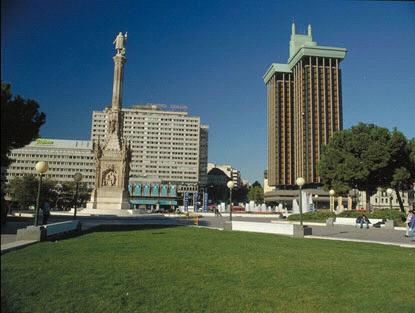 La ubicación es perfecta tanto para disfrutar del turismo de Madrid como para visitar la ciudad por negocios. El prestigioso Club Financiero Génova se encuentra ubicado en el mismo edificio.