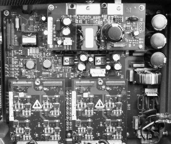 Sistema de control LogiComm para generación de dibujos 25 Placa del suministro de tensión La placa de suministro de tensión contiene suministros de baja tensión múltiples y la circuitería lógica